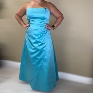 DAVID’S BRIDAL 8567 Bridesmaids Dress size 16